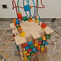 gruppo di giochi diversi per bimbi in legno