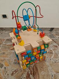 gruppo di giochi diversi per bimbi in legno