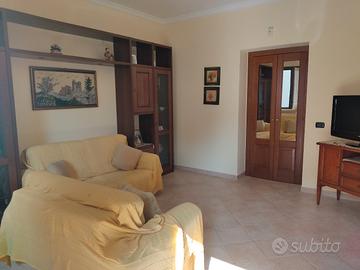 sala più divano escluso mobiletto e Tv