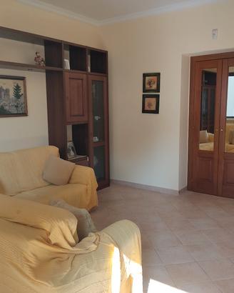 sala più divano escluso mobiletto e Tv