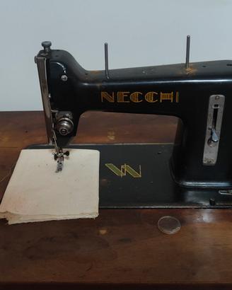 macchina da cucire Necchi 