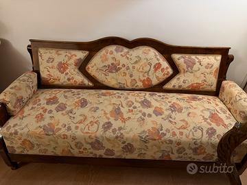Coppia Divani Vintage Floreale e Legno Noce