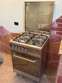 Forno e cucina a gas Con 4 fuochi