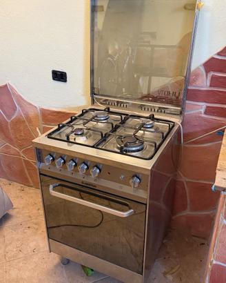 Forno e cucina a gas Con 4 fuochi