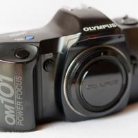 OLYMPUS modello OM 101 Power focus + 2 Obiettivi