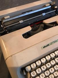 Macchina per scrivere Olivetti