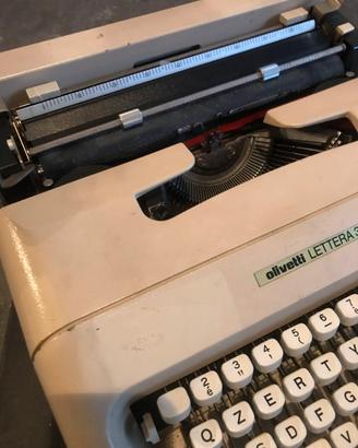 Macchina per scrivere Olivetti