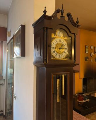 orologio a pendolo a colonna