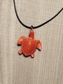 Collana ciondolo tartaruga con corallo