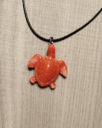 Collana ciondolo tartaruga con corallo
