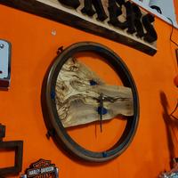 orologio a parete in legno di ulivo 