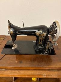 Macchina da cucire antica