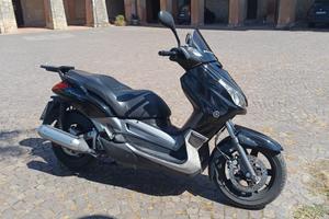 Yamaha X-Max 250 + BAULETTO