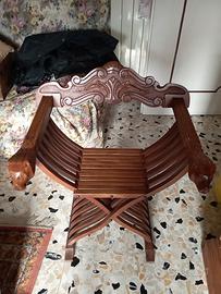 Poltroncina in legno stile antico 