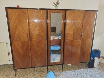 Armadio legno con specchio L.260cm H.200cm