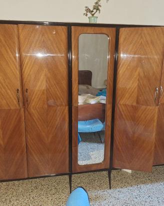 Armadio legno con specchio L.260cm H.200cm