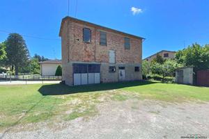 Rustico / Casale di 100 m² a Casina