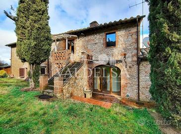 Casa indipendente di 200 m² con più di 5 locali e 