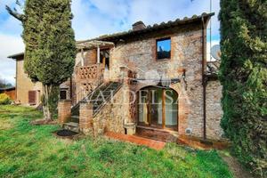 Casa indipendente di 200 m² con più di 5 locali e 