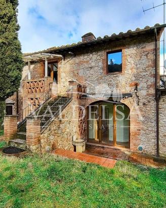 Casa indipendente di 200 m² con più di 5 locali e 