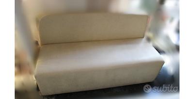 Divanetti, Tavoli, Sedie. Per Locali, Bar, Eventi