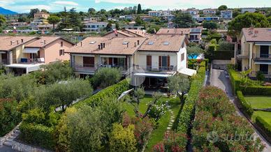 VILLA A SCHIERA D'ANGOLO A BARDOLINO