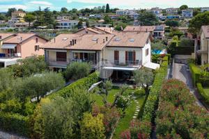 VILLA A SCHIERA D'ANGOLO A BARDOLINO