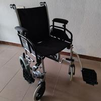 Carrozzina a rotelle pieghevole