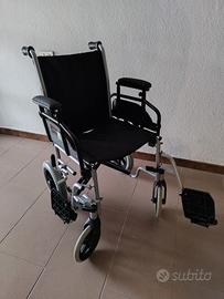 Carrozzina a rotelle pieghevole