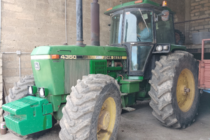 John Deere 4350