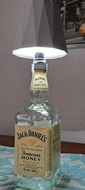 lampada led ricaricabile con bottiglia Jack Daniel