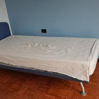 Letto singolo con doghe in legno