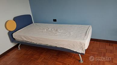 Letto singolo con doghe in legno