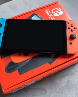 Nintendo Switch OLED Neon perfetta con scatola