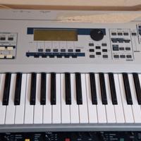 YAMAHA MO6 SINTETIZZATORE