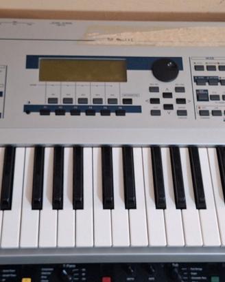 YAMAHA MO6 SINTETIZZATORE