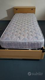 letto singolo e libreria 