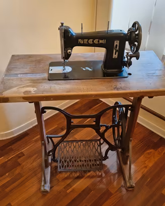 Macchina da cucire originale Necchi 146 anni 30 40