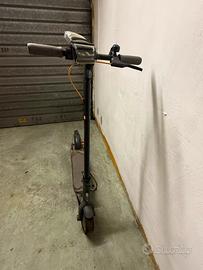 Monopattino elettrico segway ninebot
