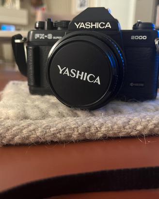 Macchina fotografica YASHICA FX-3 SUPER 2000