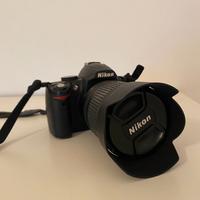 Nikon D3000 con obiettivo 18-105