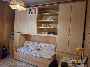 Cameretta completa a ponte con letto e scrivania