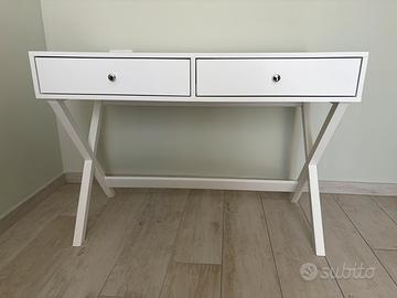 Scrivania bianca