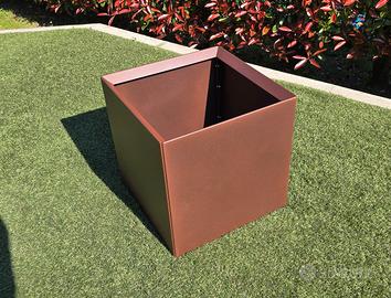 FIORIERE SU MISURA IN ACCIAIO VERNICIATE A POLVERE