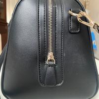 Bauletto a tracolla nero Guess