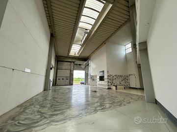 MAGAZZINO A VALEGGIO SUL MINCIO