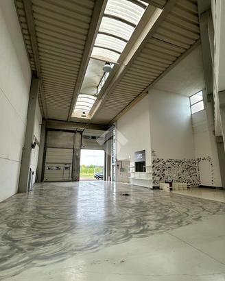 MAGAZZINO A VALEGGIO SUL MINCIO