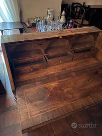 Ribalta/scrittoio in legno massello con cassetti