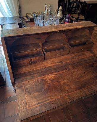 Ribalta/scrittoio in legno massello con cassetti