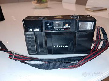 macchina fotografica a rullino anni 80